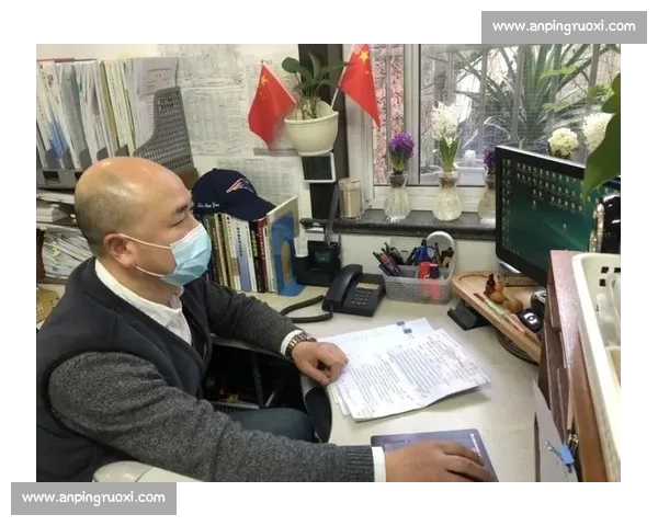 谢周三老板强硬下令:主帅罗尔立即终止休假返岗,否则面临罚款 谢周三老板强硬下令:主帅罗尔立即终止休假返岗,否则面临罚款