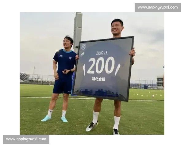 钟晋宝 200 场里程碑:球衣凝时光,感恩伴征途 钟晋宝 200 场里程碑:球衣凝时光,感恩伴征途