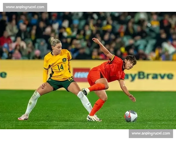 澳大利亚女足国脚戈里汉密尔顿岛完婚 李梦雯曾为队友见证